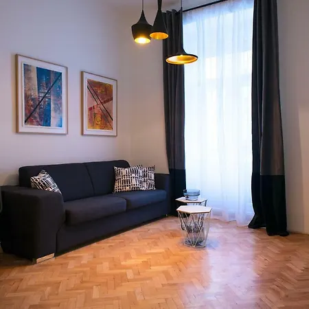 Brand New Central Tv Tower For Up To 6 People