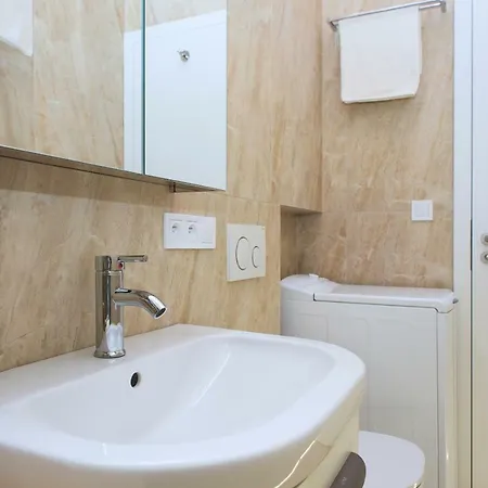 Brand New Central Tv Tower For Up To 6 People Apartment Prague
