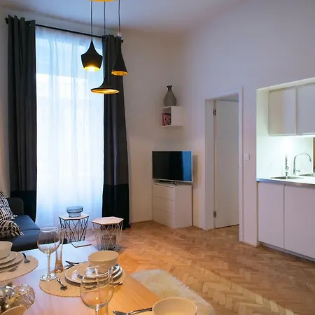 Brand New Central Tv Tower For Up To 6 People *